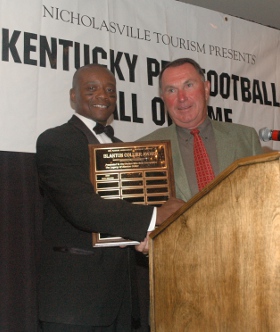Frank Minnifield presents the 2007 Blanton Collier Award to University of Kentucky Coach Rich Brooks Frank Minnifield presents the 2007 Blanton Collier Award to University of Kentucky Coach Rich Brooks
